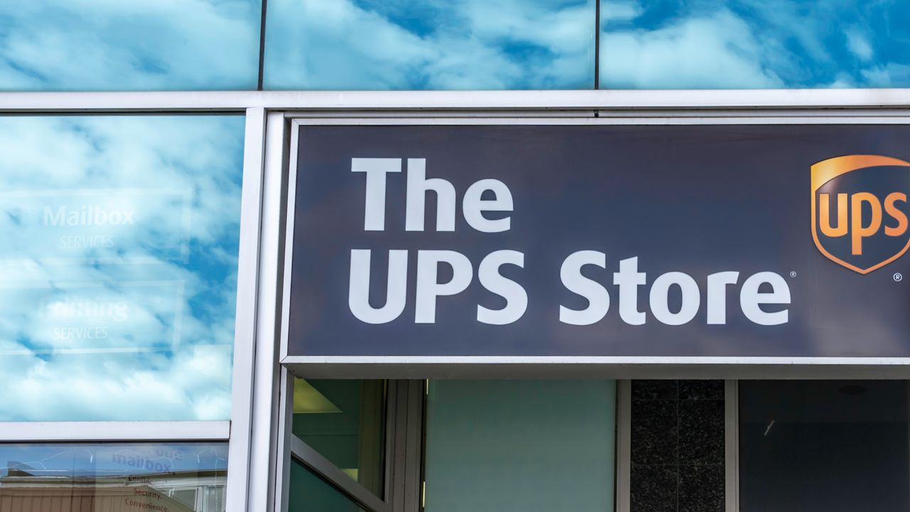 Ups store deals mailbox cost